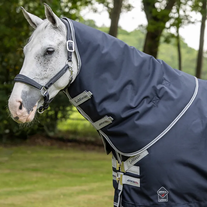LeMieux Arika Featherweight 0g Detachable Neck Turnout Rug - Navy-3