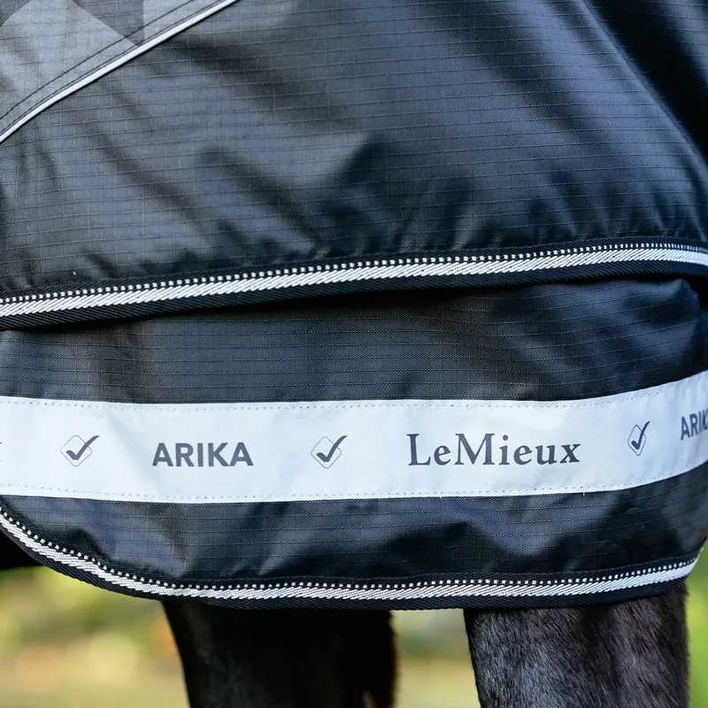 LeMieux Arika 600D Reflective Detachable Neck 200g Turnout Rug  - Black-4