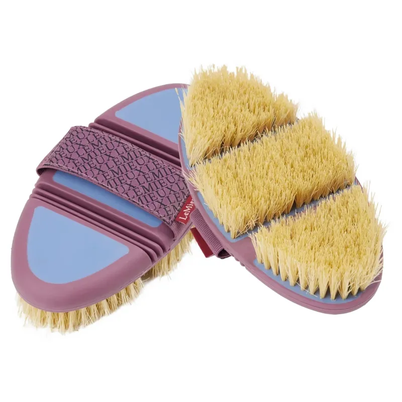 LeMieux Flexi Scrubbing Brush - Powder Blue